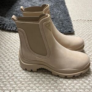 Yesses Signature Chelsea Booties